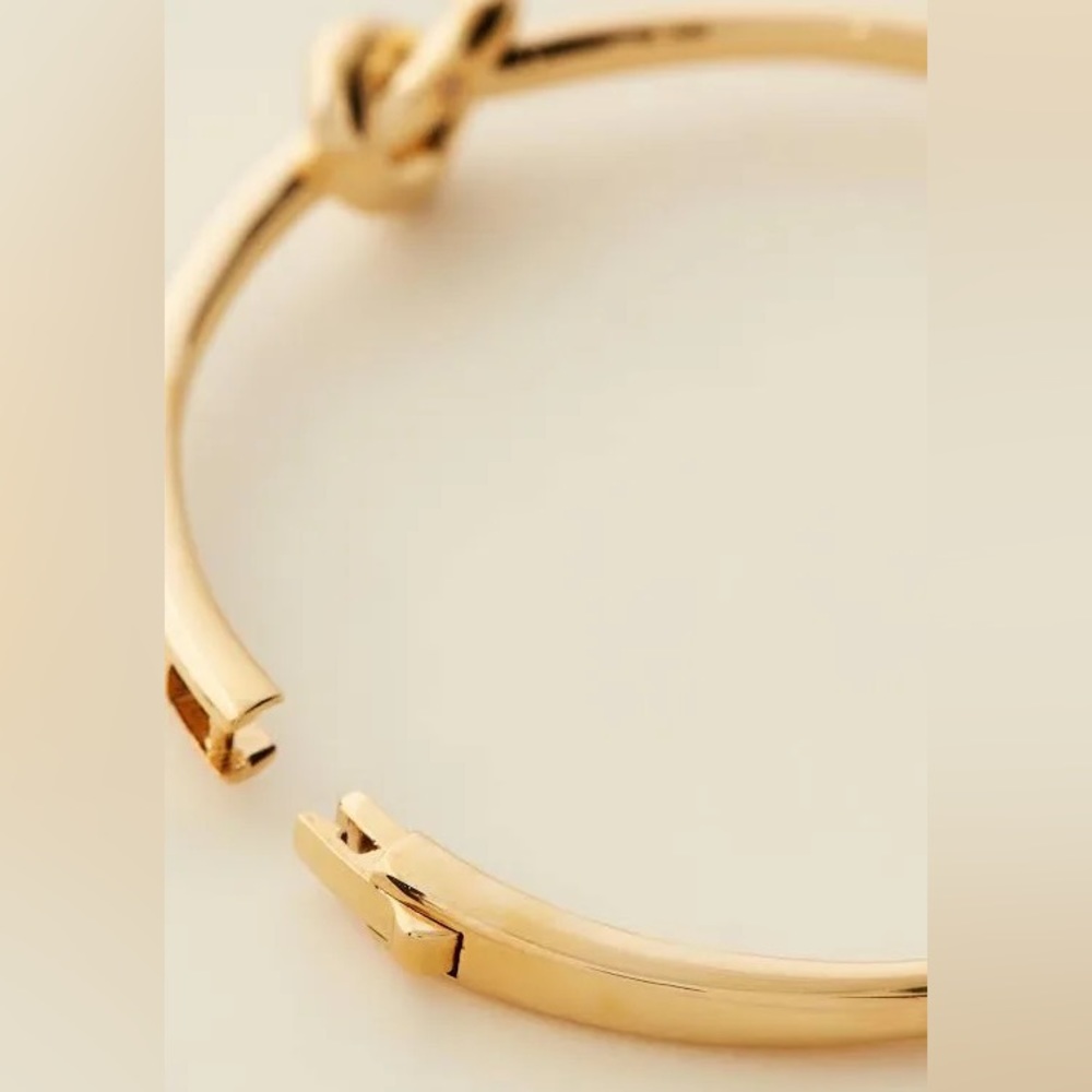 NWOT Kate Spade ♠️ New York Loves Me Knot Goldtone Bangle Bracelet - Picture 3 of 11